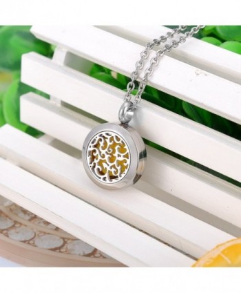 HooAMI Aromatherapy Essential Diffuser Necklace in Women's Lockets