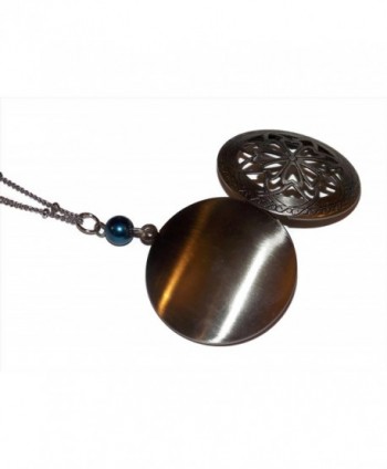 Diffuser Necklace Filigree Essential Aromatherapy in Women's Lockets